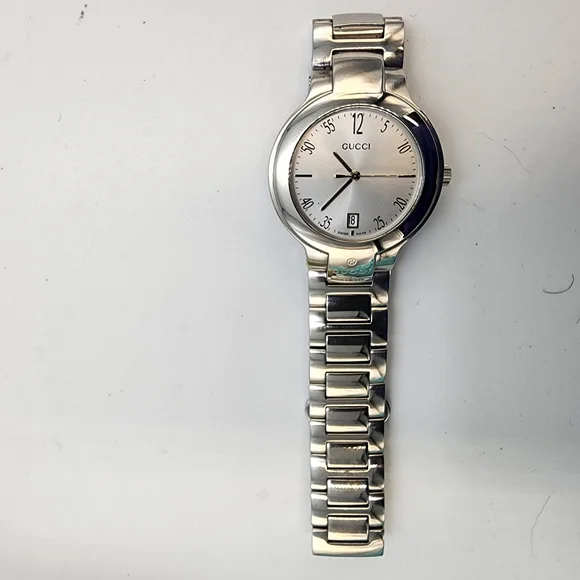 GUCCI 8800M Stainless Steel Swiss Made Watch - Picture 4 of 4